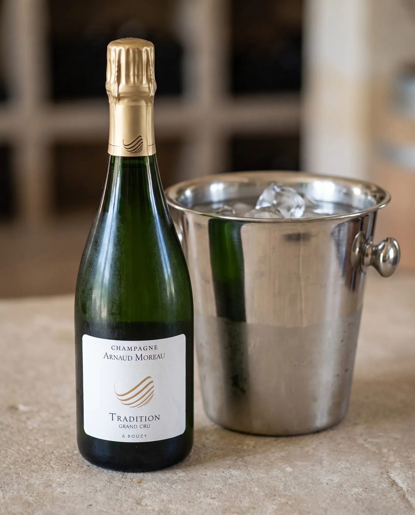 Champagne Arnaud Moreau Tradition · au frais, dans son seau à glace